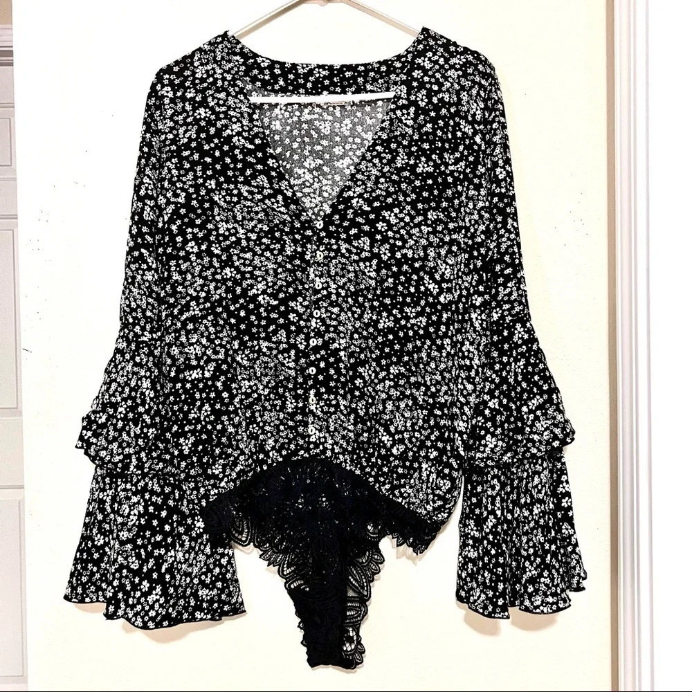 FREE PEOPLE Ditsy Floral Bodysuit dramatical ruffle long sleeves womens XS boho